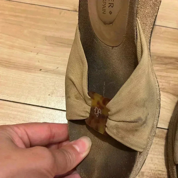 Donald pliner slip on wedges - Picture 2 of 8